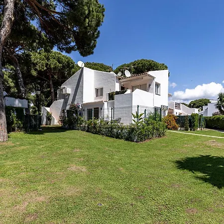 Waves & Pines El Paraiso, Benamara アパート エステポナ