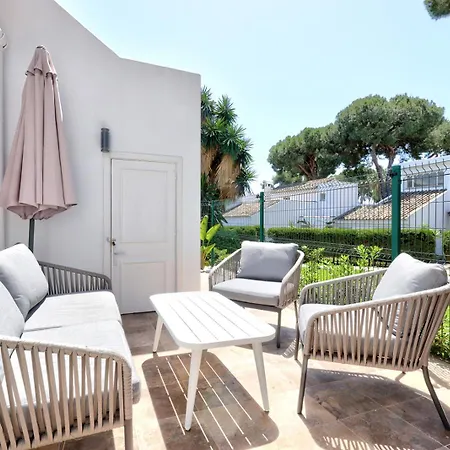 Waves & Pines El Paraiso, Benamara إِستيبونا