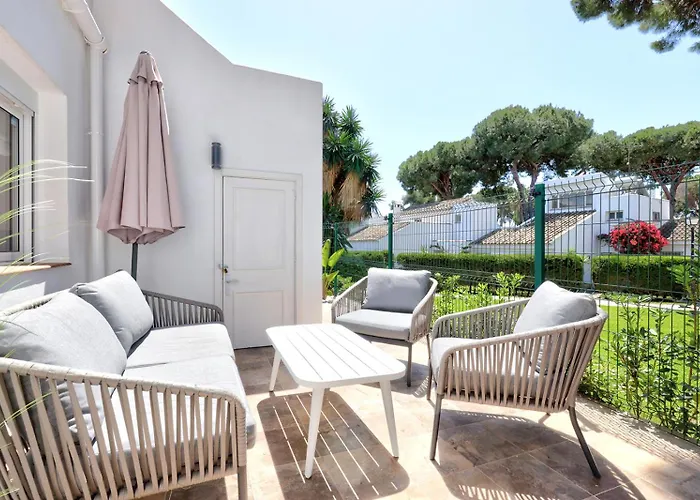 Waves & Pines El Paraiso, Benamara 에스테포나