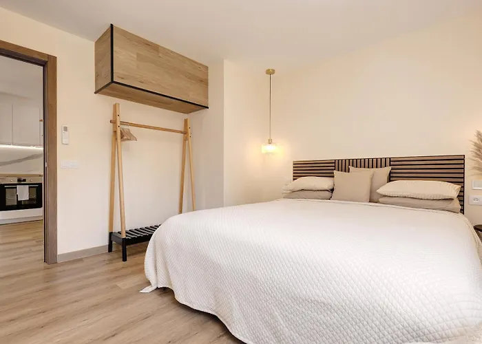 Waves & Pines El Paraiso, Benamara * 에스테포나